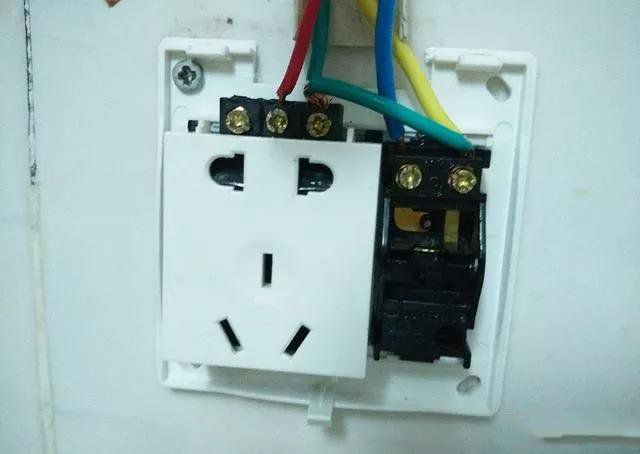 一旦发现插座电工没接地线,就要重视了!别处在危险不自知!