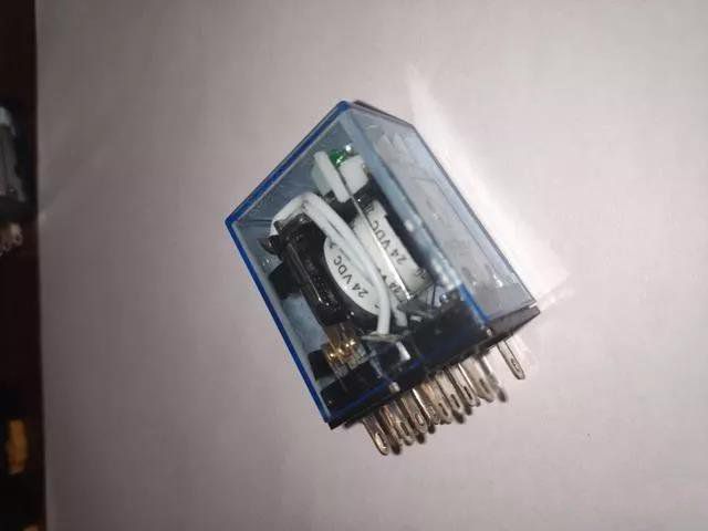老电工分享:中间继电器详解、使用及注意事项,满满的全是干货