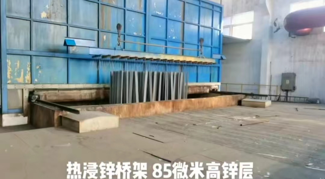 热浸锌桥架是什么材质